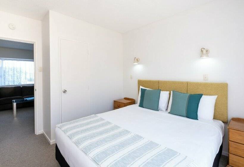 شقة غرفة واحدة, Chevron Motel