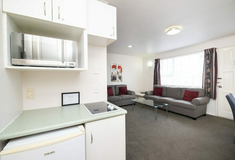 شقة غرفة واحدة, Chevron Motel