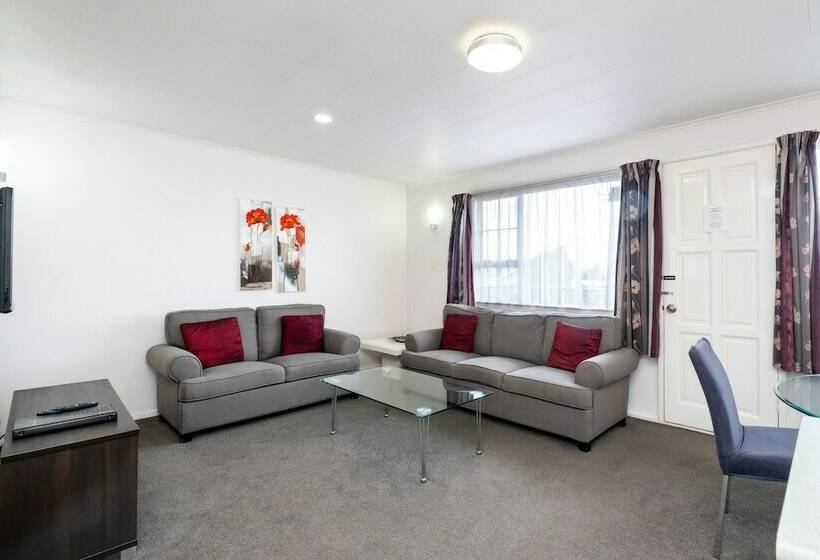 شقة غرفة واحدة, Chevron Motel