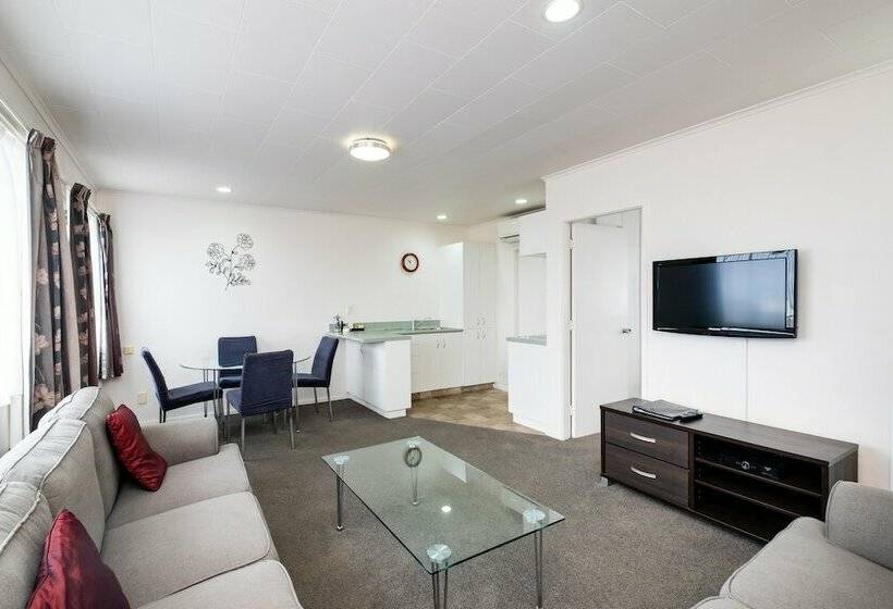 شقة غرفة واحدة, Chevron Motel