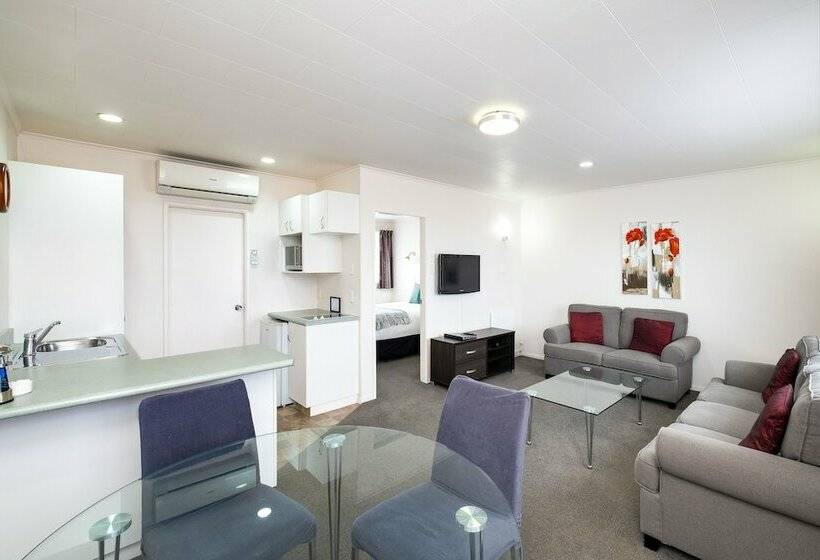 شقة غرفة واحدة, Chevron Motel