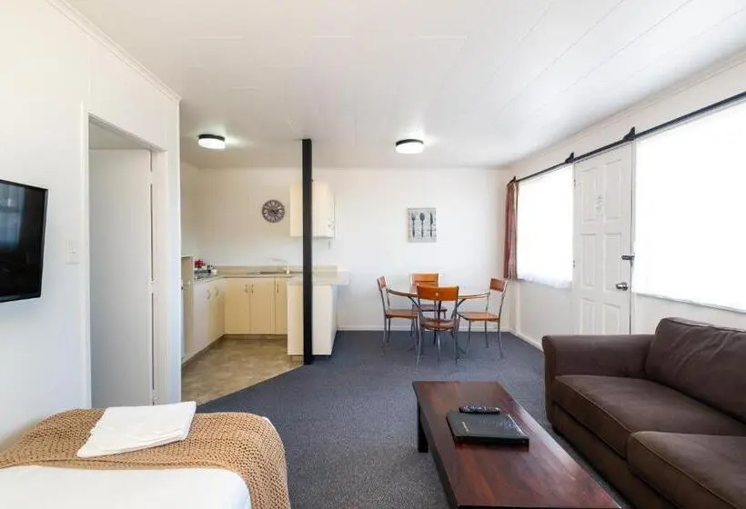 اتاق استاندارد, Chevron Motel