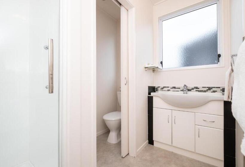 شقة غرفتين, Chevron Motel