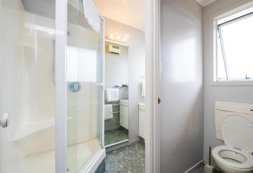 شقة غرفتين, Chevron Motel