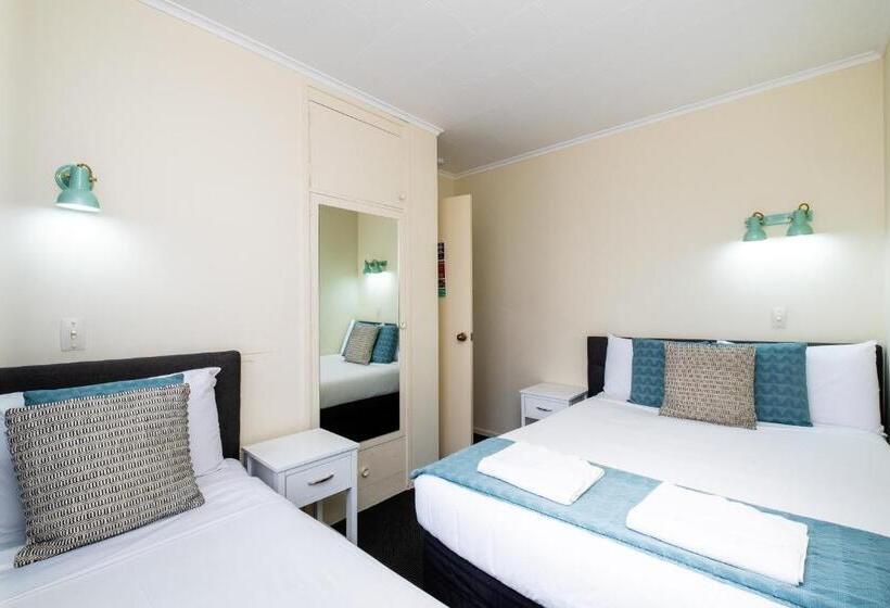 شقة غرفتين, Chevron Motel