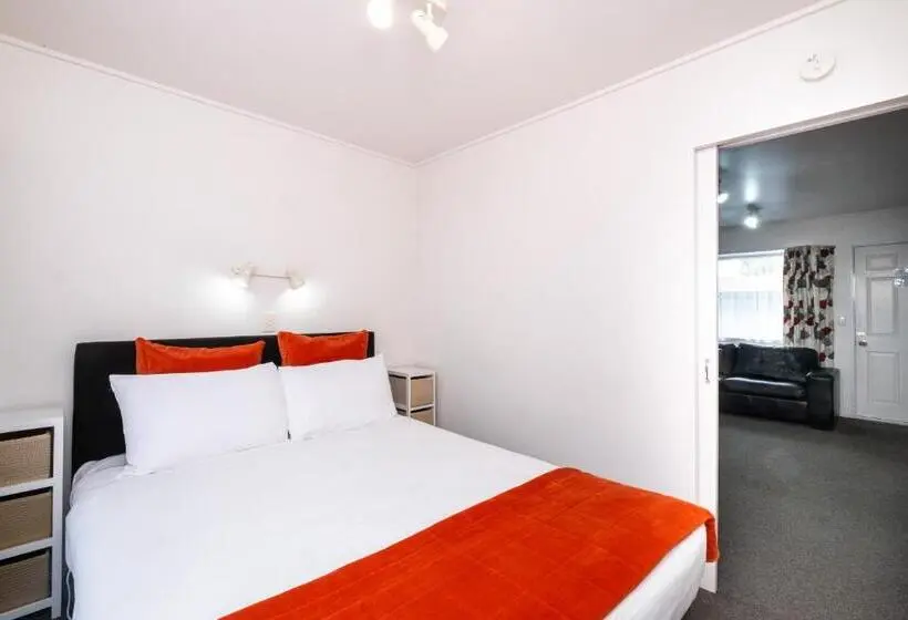 آپارتمان 2 خوابه, Chevron Motel