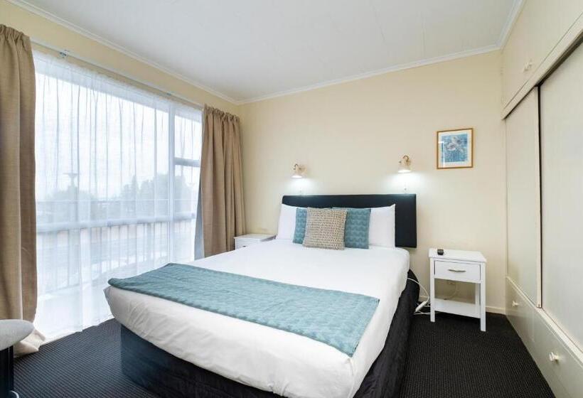 شقة غرفتين, Chevron Motel