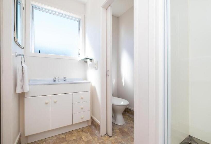 شقة غرفة واحدة, Chevron Motel