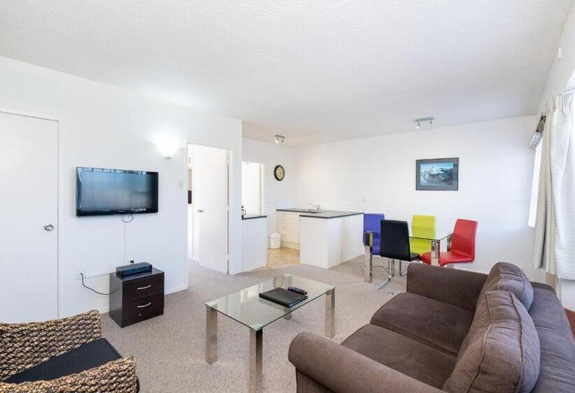 شقة غرفة واحدة, Chevron Motel