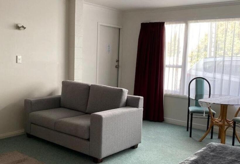 إستوديو قياسى, Chevron Motel