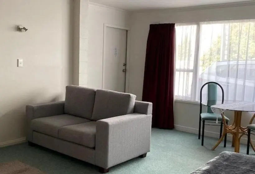 استودیوی استاندارد, Chevron Motel