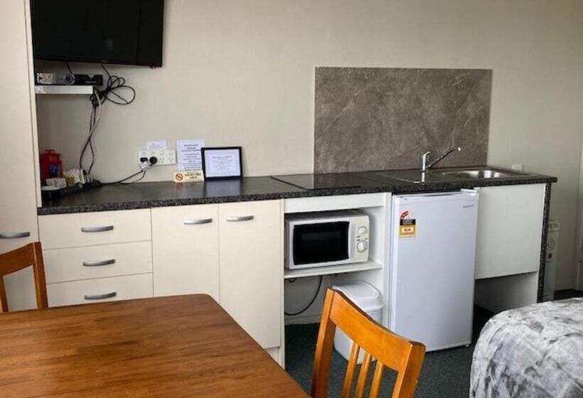 Студия Стандарт, Chevron Motel