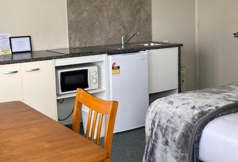 إستوديو قياسى, Chevron Motel