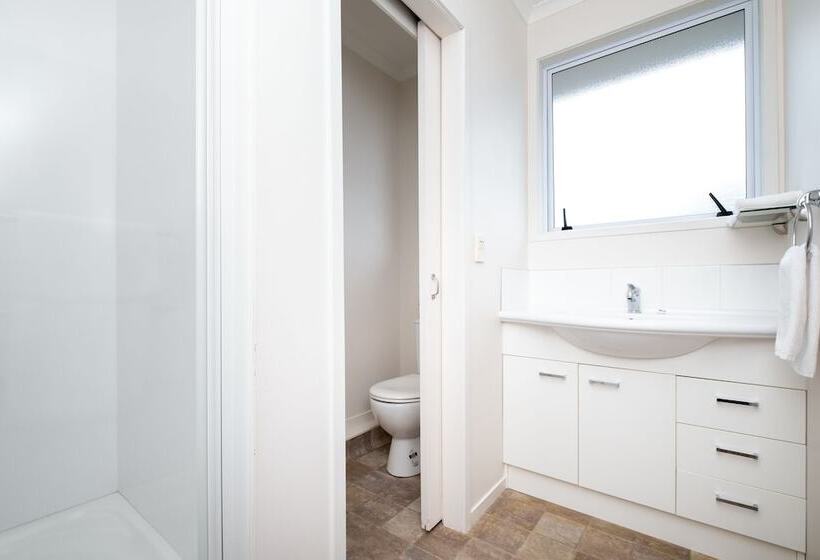 شقة غرفة واحدة, Chevron Motel