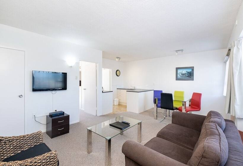 شقة غرفة واحدة, Chevron Motel