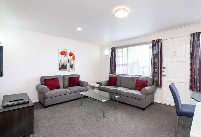 شقة غرفة واحدة, Chevron Motel