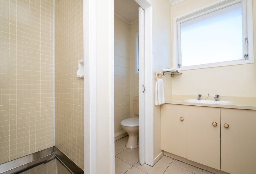 شقة غرفة واحدة, Chevron Motel