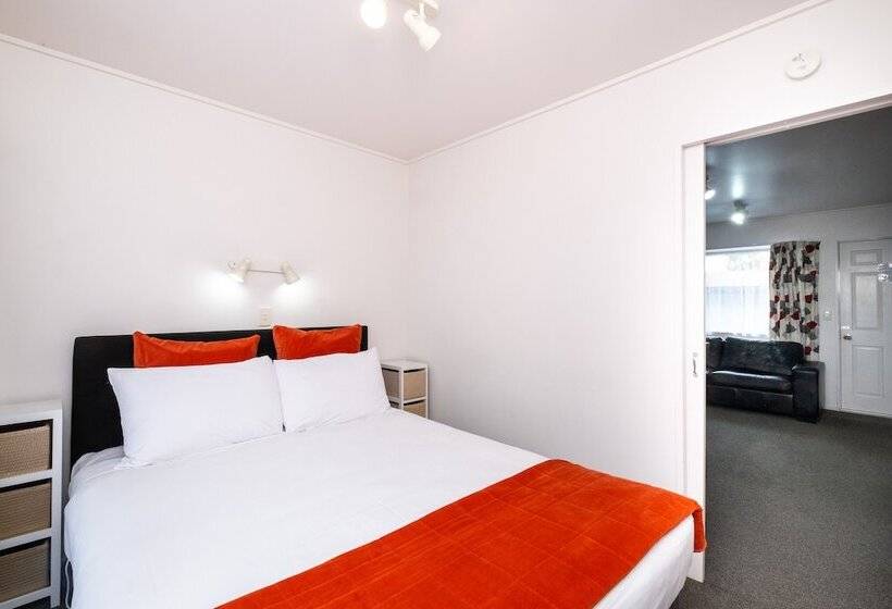 شقة غرفتين, Chevron Motel