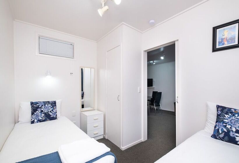 شقة غرفتين, Chevron Motel