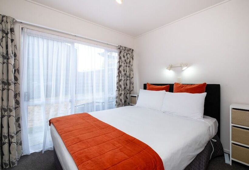 شقة غرفتين, Chevron Motel