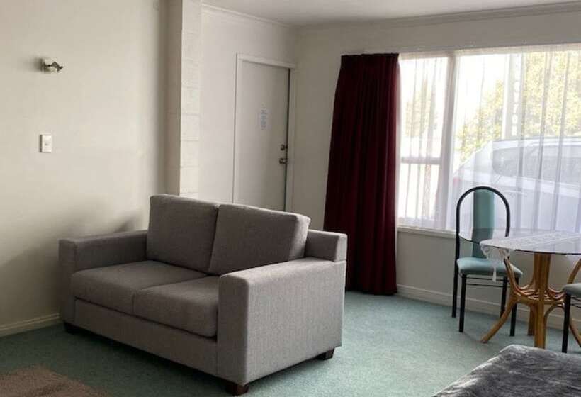 إستوديو قياسى, Chevron Motel