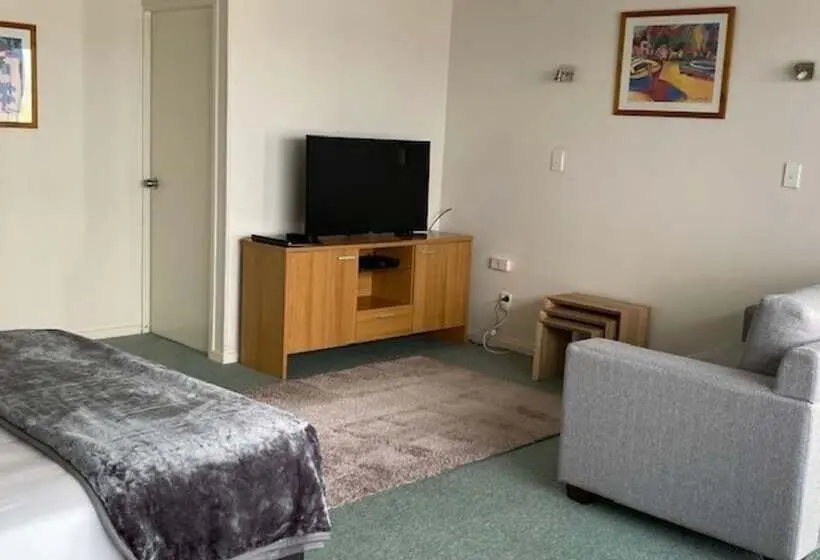 استودیوی استاندارد, Chevron Motel
