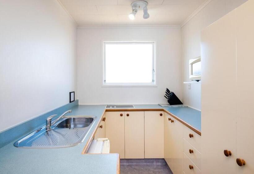 شقة غرفتين, Chevron Motel