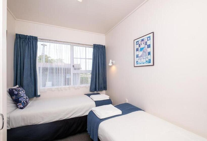 شقة غرفتين, Chevron Motel