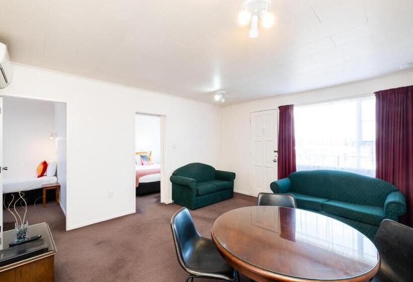 Апартаменты 2 Спальни, Chevron Motel