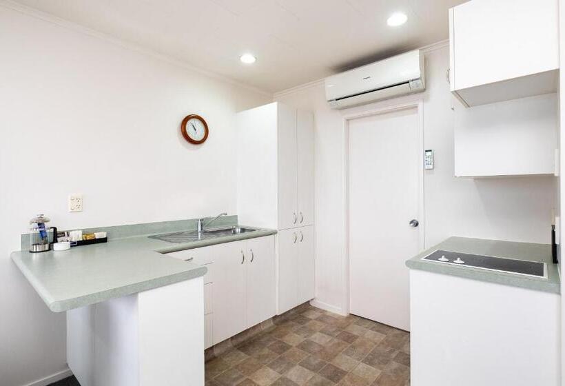 شقة غرفة واحدة, Chevron Motel