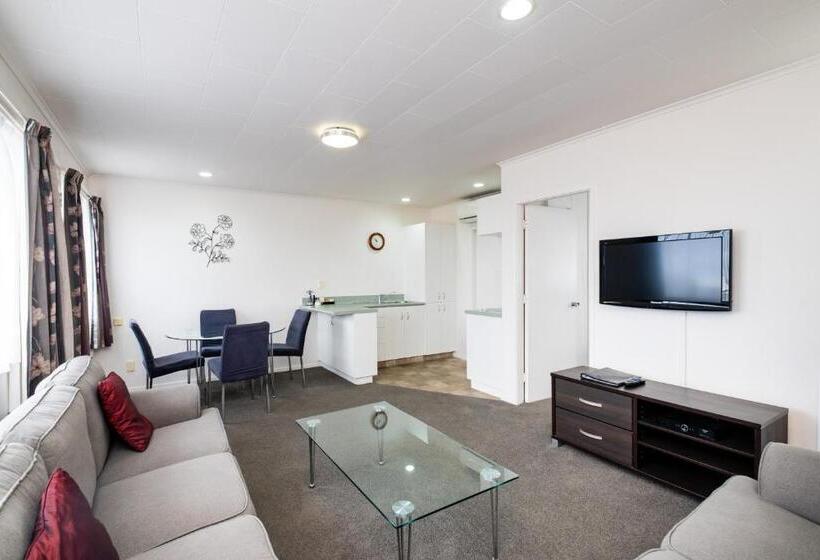 شقة غرفة واحدة, Chevron Motel