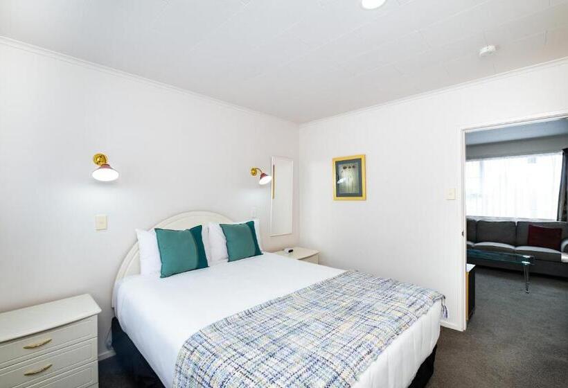 شقة غرفة واحدة, Chevron Motel