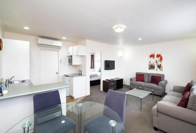 شقة غرفة واحدة, Chevron Motel