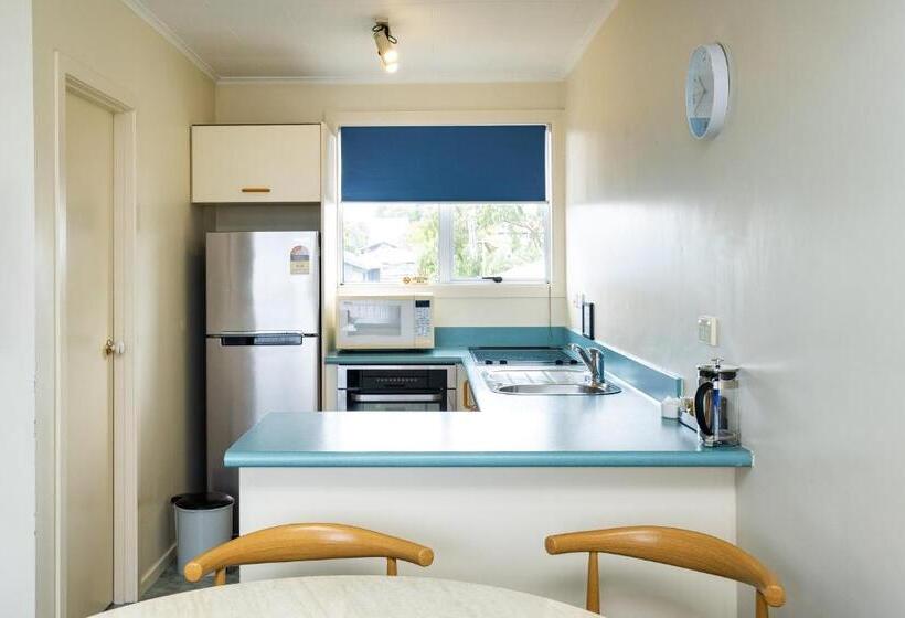 شقة غرفتين, Chevron Motel