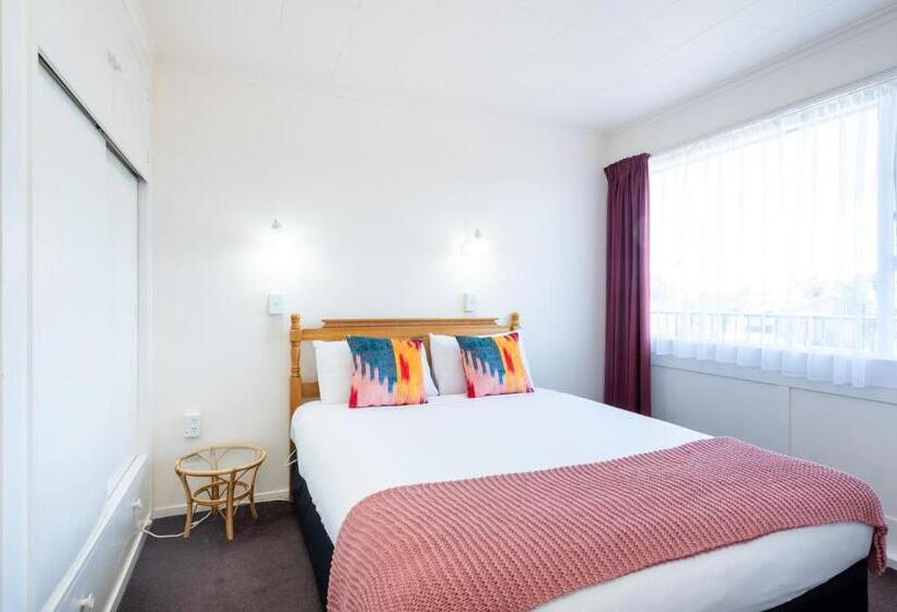 شقة غرفتين, Chevron Motel