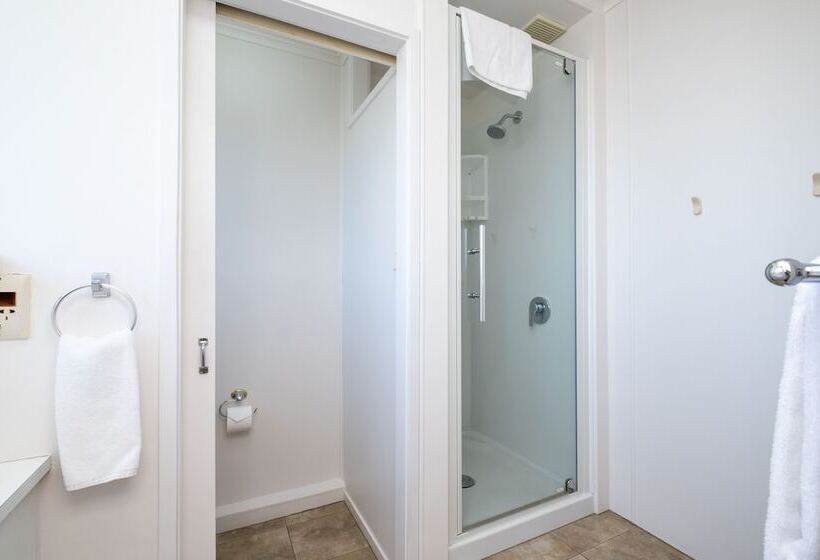 شقة غرفة واحدة, Chevron Motel