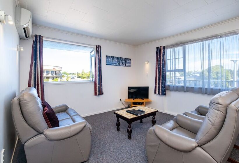 Апартаменты 1 Спальня, Chevron Motel