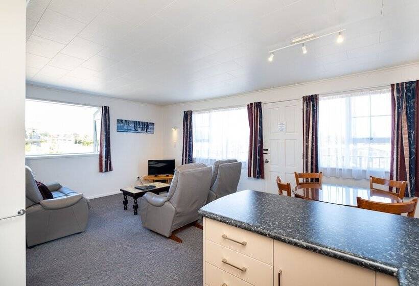 شقة غرفة واحدة, Chevron Motel