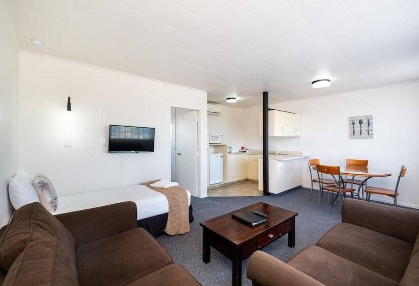 شقة غرفة واحدة, Chevron Motel