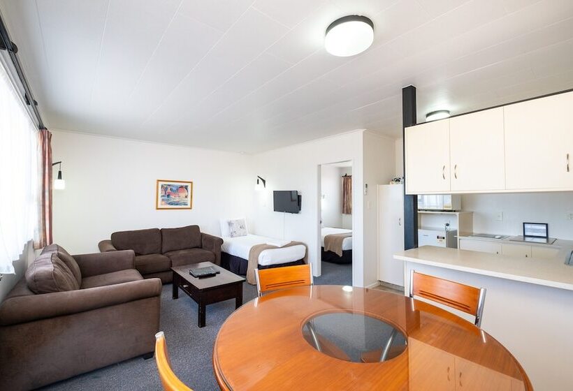 شقة غرفة واحدة, Chevron Motel