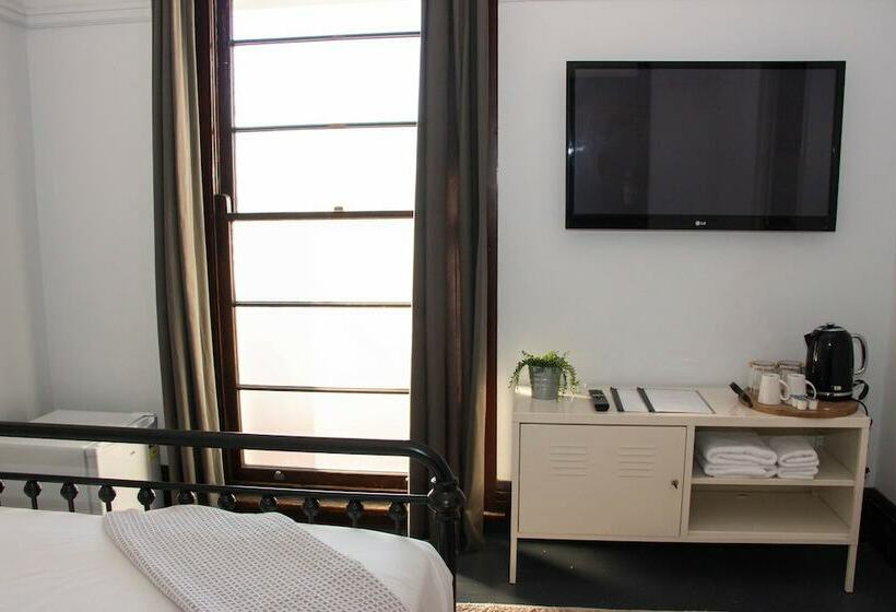 غرفة قياسية, Charing Cross