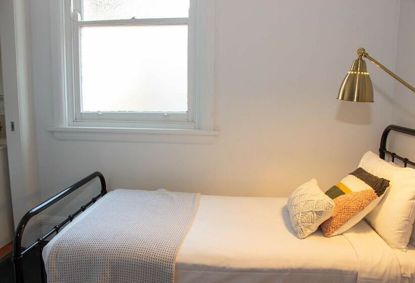 غرفة قياسية فردية, Charing Cross