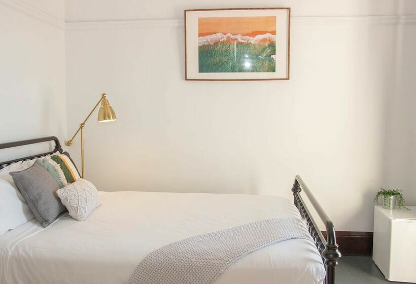 غرفة قياسية, Charing Cross