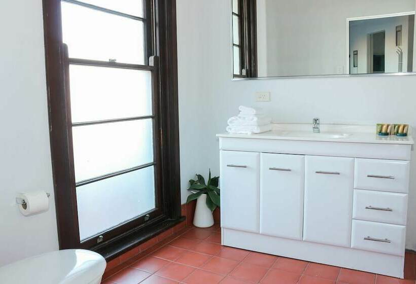 غرفة قياسية فردية, Charing Cross