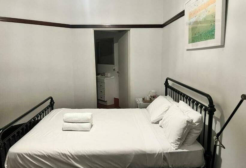 غرفة قياسية, Charing Cross