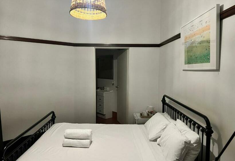 غرفة قياسية, Charing Cross