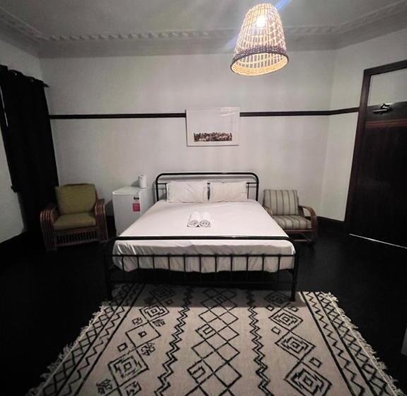 غرفة قياسية سرير كينج, Charing Cross