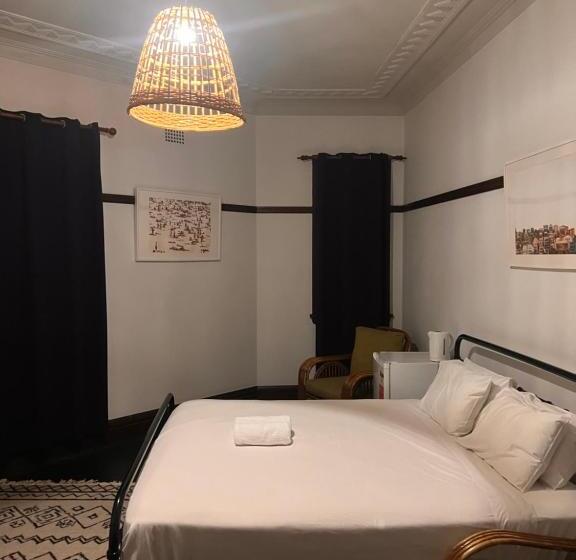 غرفة قياسية سرير كينج, Charing Cross