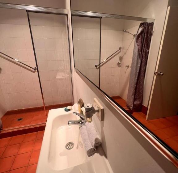 غرفة قياسية, Charing Cross