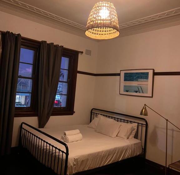 غرفة قياسية, Charing Cross